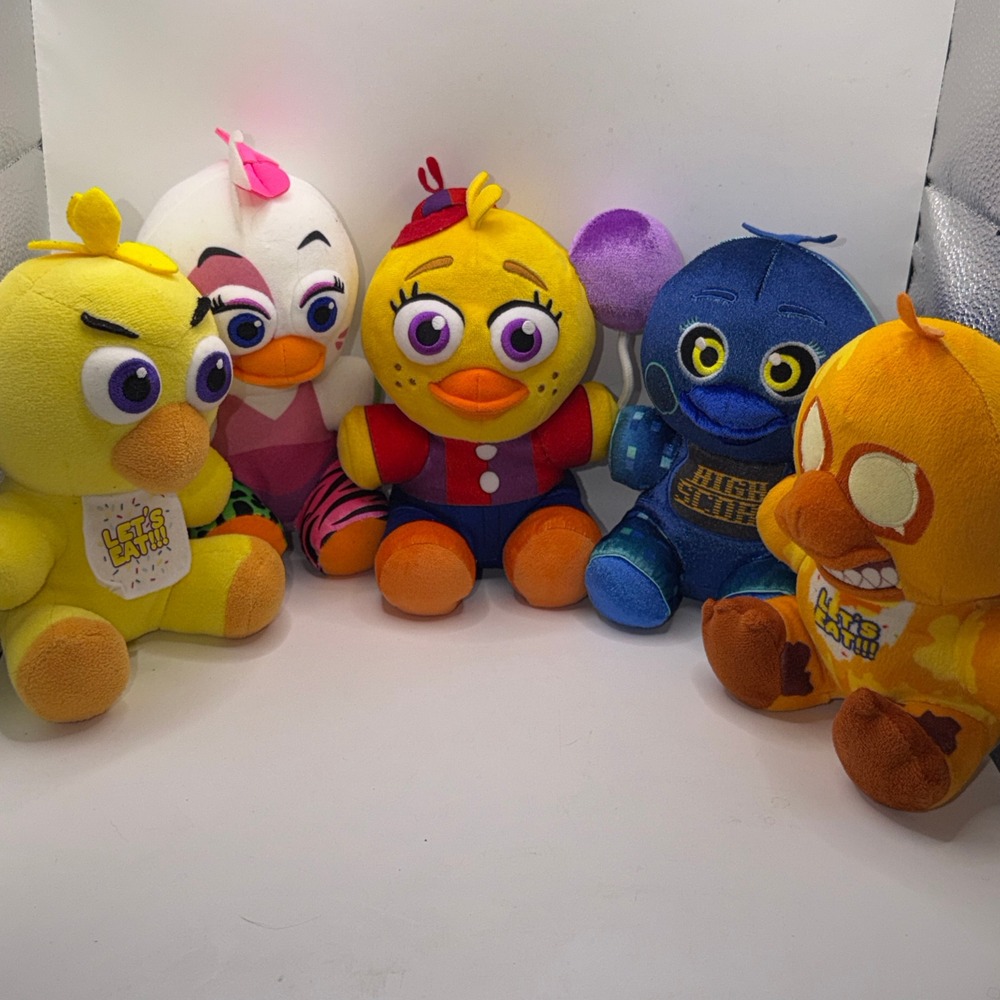 Funko Five Nights at Freddy's Chica Plush Set Gamer Horror Collectible Lot